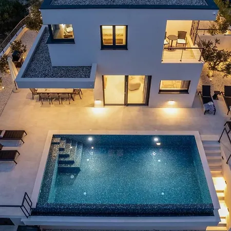 Stylish Olea With Heated Pool And Panoramic Sea Views Podstrana