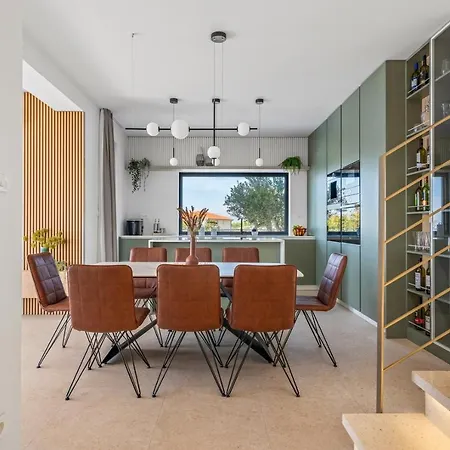 Stylish Olea With Heated Pool And Panoramic Sea Views Podstrana