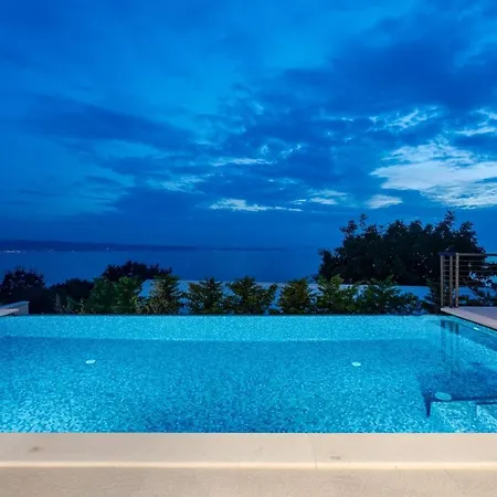 Villa Stylish Olea With Heated Pool And Panoramic Sea Views Podstrana