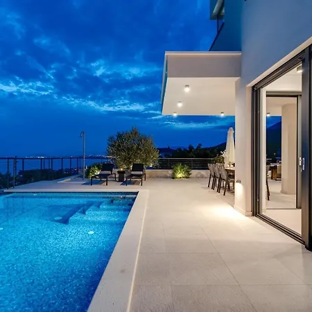 New! Stylish Olea With Heated Pool And Panoramic Sea Views Villa Podstrana